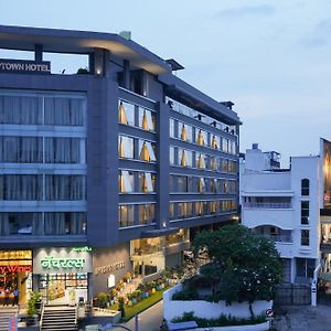 Uptown Hotel